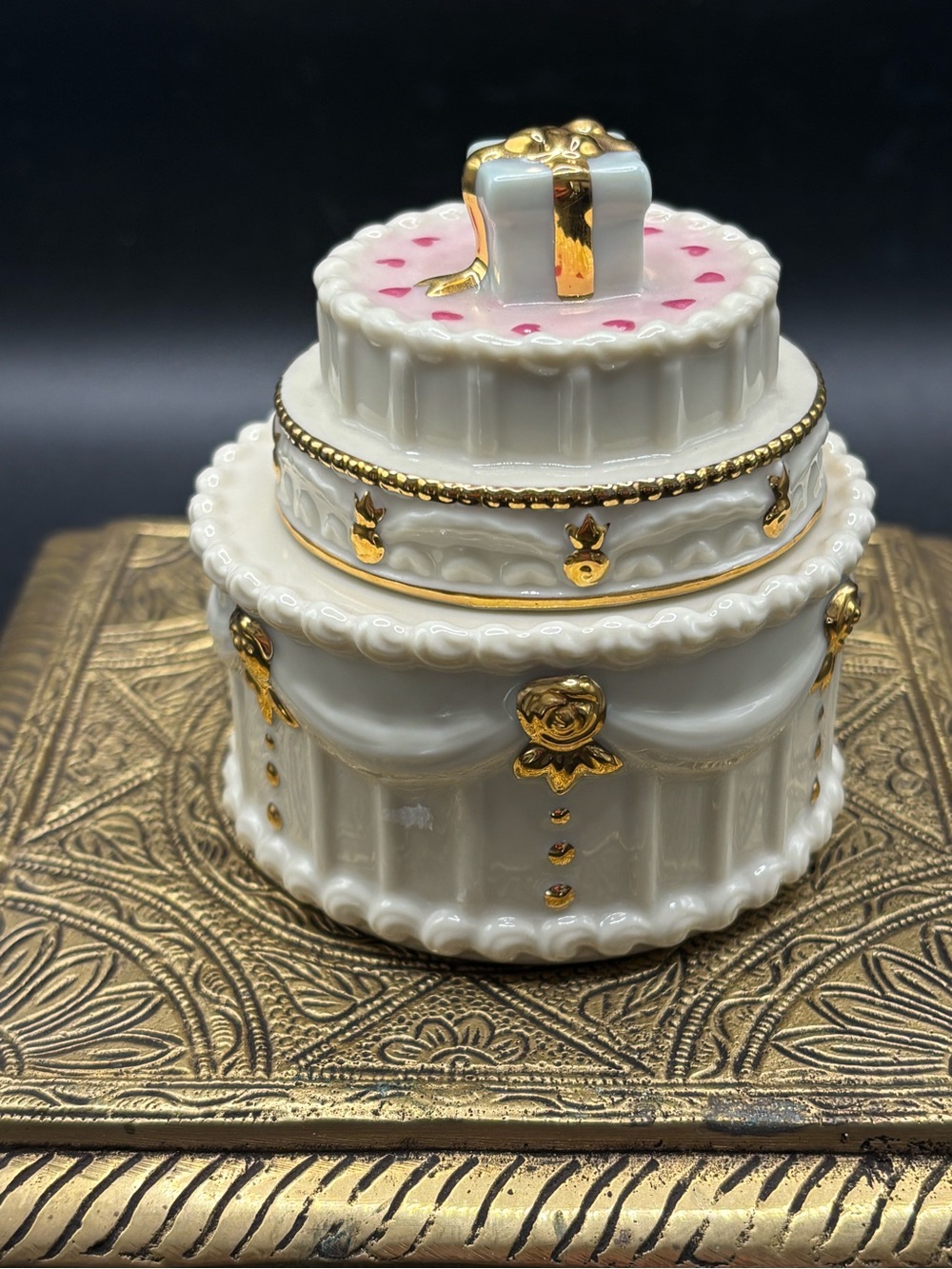 Lenox White and Gold Porcelain Trinket Box Birthday Cake - Picture 8 of 9